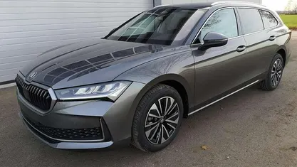 Gebraucht 2025 Skoda Superb Selection Kombi | 47.740 € (Fairer Preis)