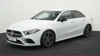 Gebraucht Mercedes A180 AMG line 116 PS (85 kW) 2019 Digitalweiss  metalliclack Limousine
