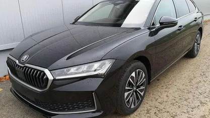 Ebonyschwarz metallic Neu 2025 Skoda Superb Selection Kombi | 44.840 € (Superpreis)