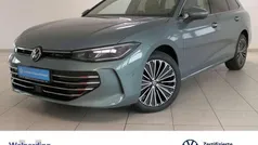 Maripositgrün Neu 2024 VW Passat Elegance Kombi | 49.900 € (Fairer Preis)