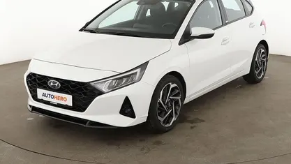 Gebraucht Hyundai i20 Intro Edition 101 PS (74 kW) 2021 Weiß Kleinwagen