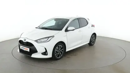 Gebraucht Toyota Yaris Hybrid Team 2021 Weiß Limousine