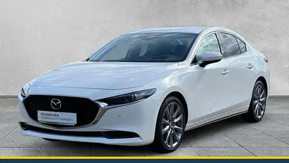 Weiß Gebraucht 2024 Mazda 3 Exclusive-Line Limousine | 25.490 € (Fairer Preis)
