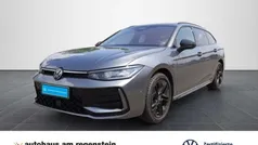 Grau Gebraucht 2024 VW Passat R-line Kombi | 52.940 €