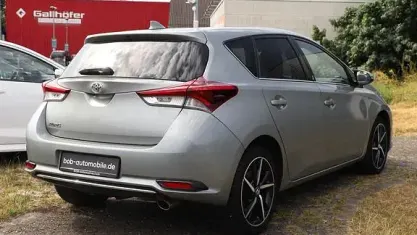 Gebraucht Toyota Auris Basis 116 PS (85 kW) 2018 Titansilber mica metallic Kleinwagen