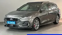 Grau Gebraucht 2023 Ford Focus ST-Line X Limousine | 23.990 € (Fairer Preis)