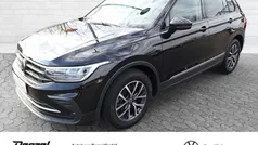 Deep black perleffekt Gebraucht 2022 VW Tiguan Life SUV | 28.900 € (Fairer Preis)