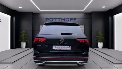 Gebraucht VW Tiguan Allspace Elegance 200 PS (147 kW) 2022 Schwarz SUV