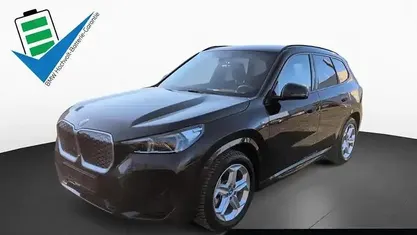 Black sapphire (schwarz) Gebraucht 2024 BMW iX1 M Sport SUV | 39.950 € (Guter Preis)