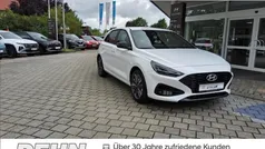 Weiss Gebraucht 2024 Hyundai i30 Advantage Limousine | 22.975 € (Fairer Preis)