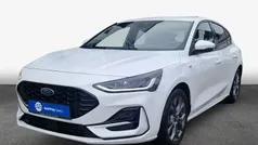 Frozen white Gebraucht 2022 Ford Focus ST-Line Limousine | 20.940 € (Fairer Preis)