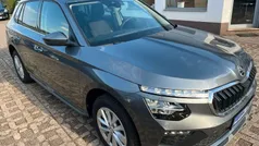 Graphitegrau metallic Gebraucht 2024 Skoda Kamiq Selection SUV | 24.990 € (Fairer Preis)