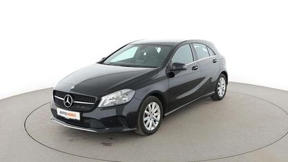 Używany Mercedes A180 Style 122 KM (89 kW) 2016 Czarny Sedan/Limuzyna