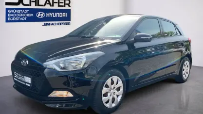 Gebraucht Hyundai i20 GO! 75 PS (55 kW) 2017 Phantom black. / mic Limousine