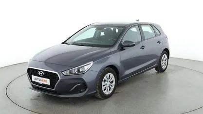 Grau Gebraucht 2020 Hyundai i30 Pure Limousine | 14.160 € (Superpreis)