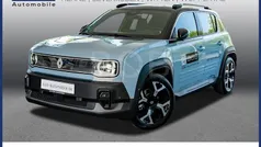 Kumulusblau + dach black pearlschwarz (blau) Gebraucht 2025 Renault 4 E-Tech Komfort SUV | 36.111 € (Fairer Preis)