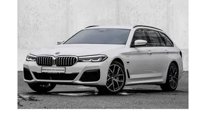 Gebraucht BMW 530e M Sport 292 PS (214 kW) 2022 Weiß Kombi