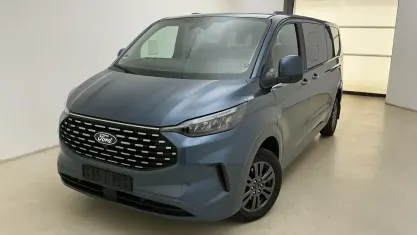 Używany Ford Tourneo Custom Titanium 136 KM (100 kW) 2024 Niebieski Van