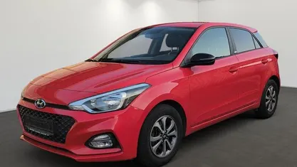 Gebraucht Hyundai i20 Advantage 101 PS (74 kW) 2020 Rot Kleinwagen