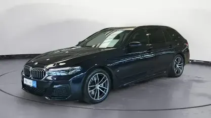 Gebraucht BMW 520 M Sport 184 PS (135 kW) 2023 Schwarz Limousine