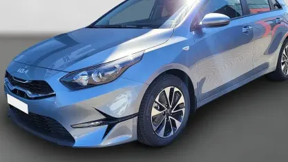Nieuw Kia Ceed 140 PK (102 kW) 2025 Zilver Hatchback