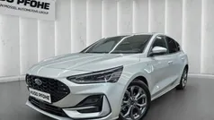 Moondust silver metallic Gebraucht 2024 Ford Focus ST-Line X Limousine | 26.340 € (Guter Preis)