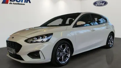 Gebraucht Ford Focus ST-Line 155 PS (114 kW) 2022 Metropolis weiss met SUV