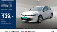 Weiß Gebraucht 2024 VW Golf VIII Life Limousine | 26.880 € (Fairer Preis)