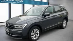 Grau Gebraucht 2023 VW Tiguan Life SUV | 30.950 € (Fairer Preis)