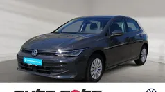 Grau Gebraucht 2024 VW Golf VIII Basis Limousine | 23.490 € (Fairer Preis)