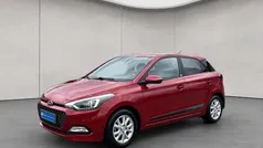 Rot Gebraucht 2017 Hyundai i20 Passion Limousine | 9.880 € (Etwas zu teuer)