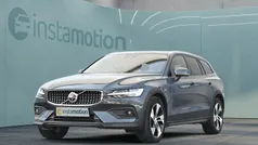 Blau Gebraucht 2024 Volvo V60 CC Plus Kombi | 45.150 € (Fairer Preis)