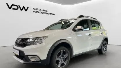 Gebraucht Dacia Sandero Celebration 66 PS (48 kW) 2018 Weiß Limousine