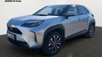Gebraucht Toyota Yaris Cross Team 92 PS (67 kW) 2022 Silver metalic SUV