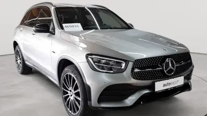 Gebraucht Mercedes GLC300e AMG line 194 PS (142 kW) 2021 Mojavesilber metallic SUV