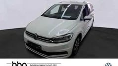 Weiß Gebraucht 2022 VW Touran Comfortline Van / Kleinbus | 23.630 € (Fairer Preis)