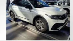 Oryxweiß perlmutteffekt Gebraucht 2024 VW Tiguan Allspace R-line SUV | 44.880 € (Fairer Preis)