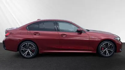 Gebraucht BMW 330 M Sport 286 PS (210 kW) 2025 Fire red metallic Limousine