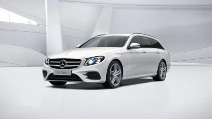 Gebraucht Mercedes E220 AMG 194 PS (142 kW) 2019 Polarweiß uni Kombi