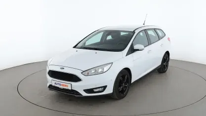Gebraucht Ford Focus Trend 101 PS (74 kW) 2016 Weiß Kombi