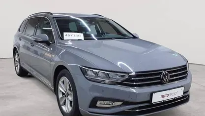 Gebraucht VW Passat Business 200 PS (147 kW) 2023 Mondsteingrau Kombi