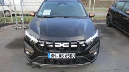 Schwarz metallic Gebraucht 2025 Dacia Jogger Extreme Van / Kleinbus | 21.490 € (Fairer Preis)