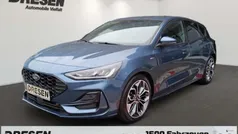 Blau Gebraucht 2024 Ford Focus ST-Line X Limousine | 26.990 € (Guter Preis)