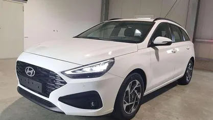 Atlasweiß Gebraucht 2024 Hyundai i30 Edition Kombi | 20.490 € (Superpreis)