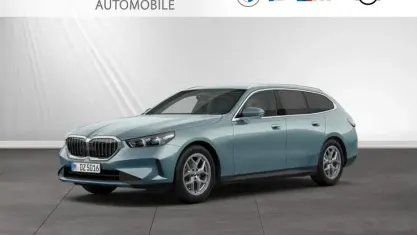 Gebraucht BMW 520 Comfort Edition 197 PS (144 kW) 2025 Cape york grün metallic Kombi