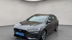 Grau Gebraucht 2024 Ford Focus ST-Line Kombi | 26.950 € (Fairer Preis)