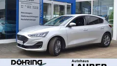 Moondust silver Neu 2025 Ford Focus Titanium Limousine | 24.875 € (Superpreis)