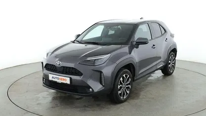 Grau Gebraucht 2021 Toyota Yaris Cross Team SUV | 23.490 € (Fairer Preis)