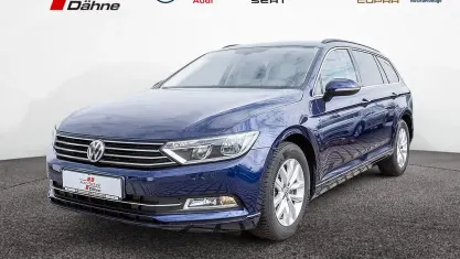 Gebraucht VW Passat Comfortline 150 PS (110 kW) 2017 Blau Kombi