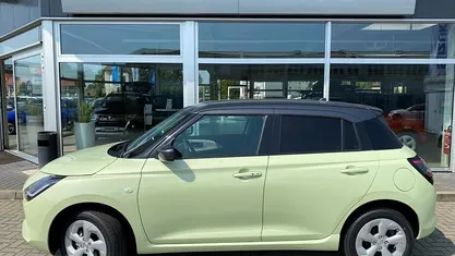 Gelb Neu 2025 Suzuki Swift Comfort Kleinwagen | 23.070 €